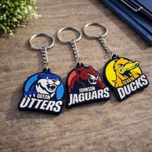 Kolorowy brelok gumowy PVC z logo firmy wykonany na zamówienie.