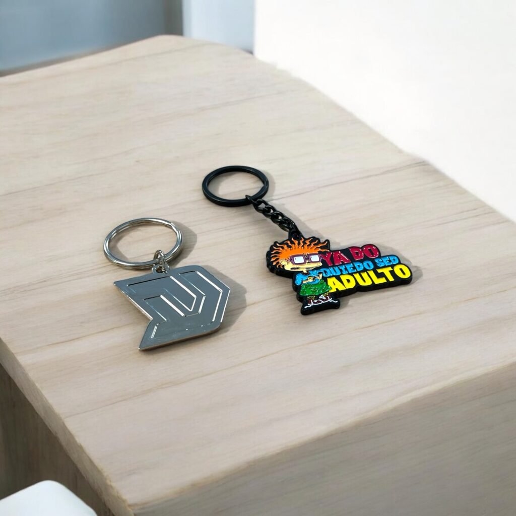 Breloki metalowe monochromatyczne z grawerem lub tłoczeniem na zamówienie