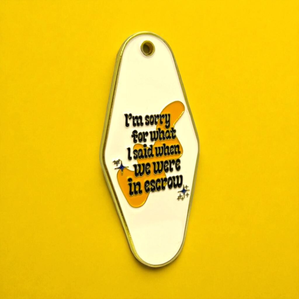 Metalowe breloki emaliowane z własnym logo i kolorową powierzchnią