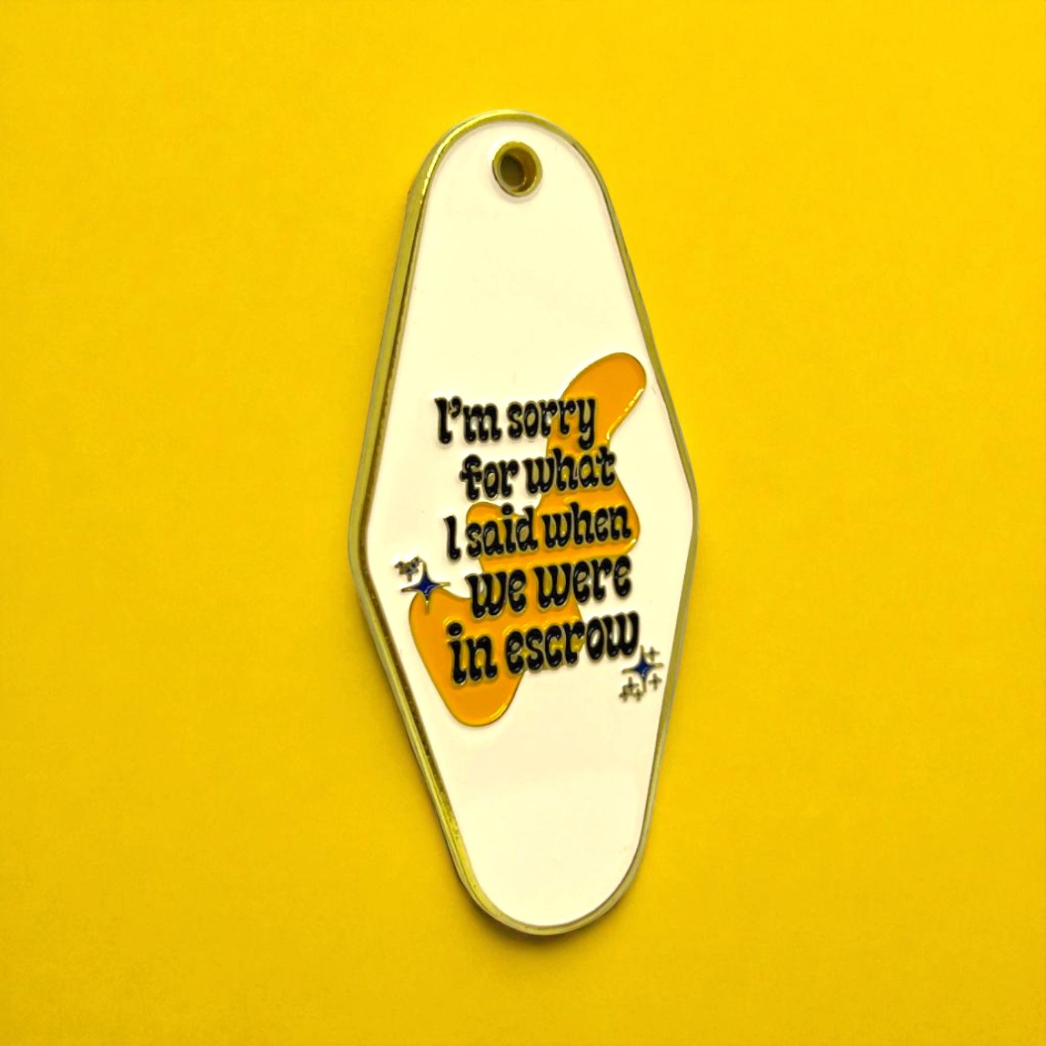 Metalowe breloki emaliowane z własnym logo i kolorową powierzchnią