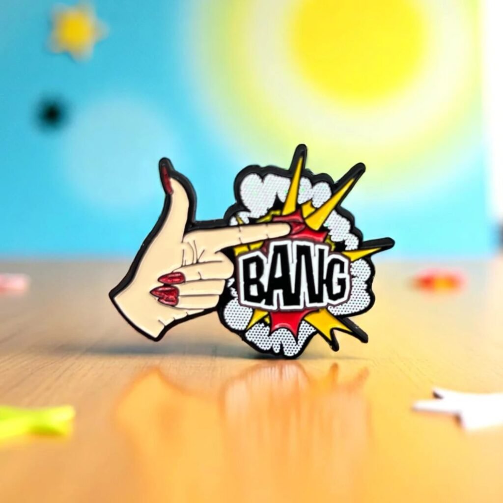 Personalizowane pinsy emaliowane o niestandardowym kształcie dopasowanym do logotypu.