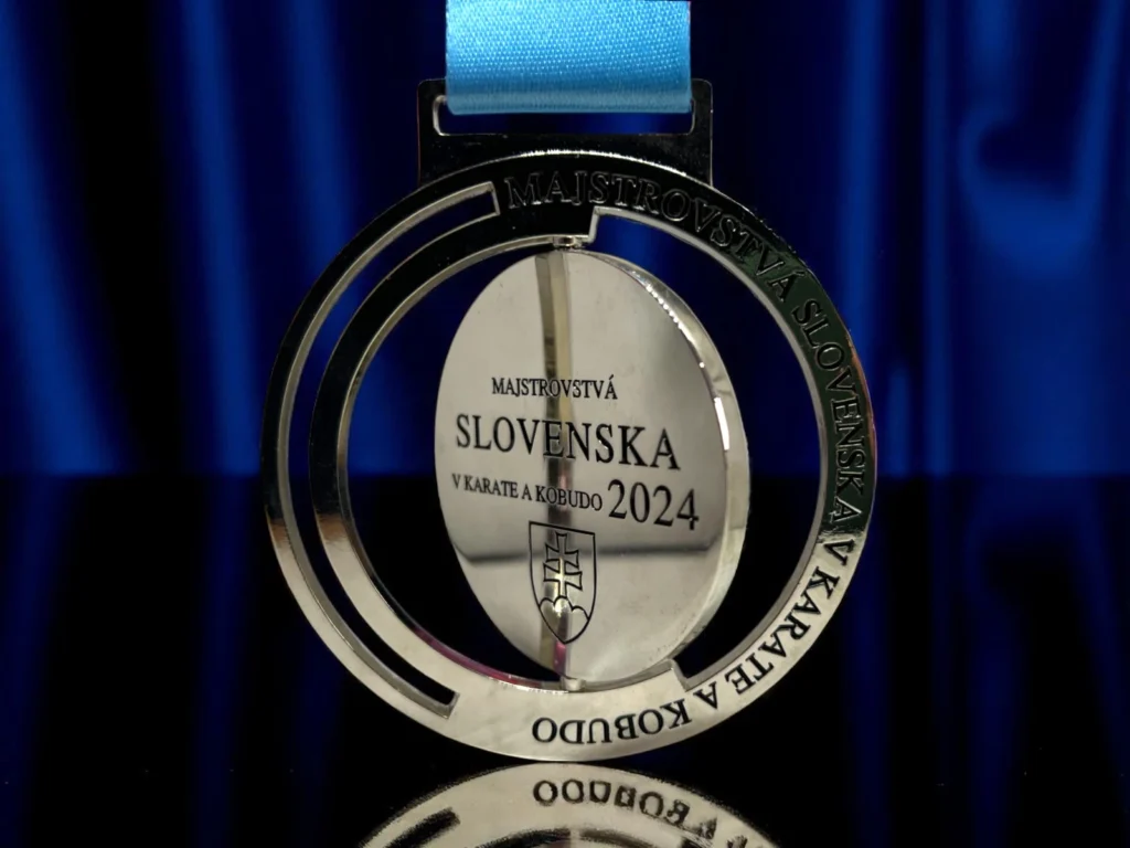 medale rotacyjne z logo personalizowane ruchomy element medal