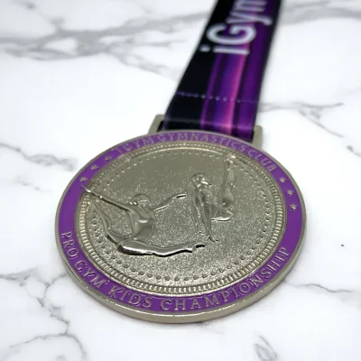 srebrny medal z logo personalizowany medal na zamówienie